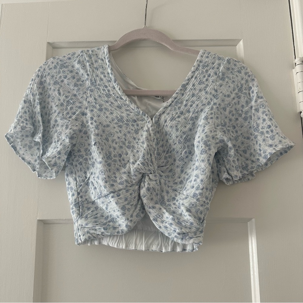 Abercrombie & Fitch Floral Knot-Front Flutter Sleeve Crop Top XS EUC - Picture 12 of 12